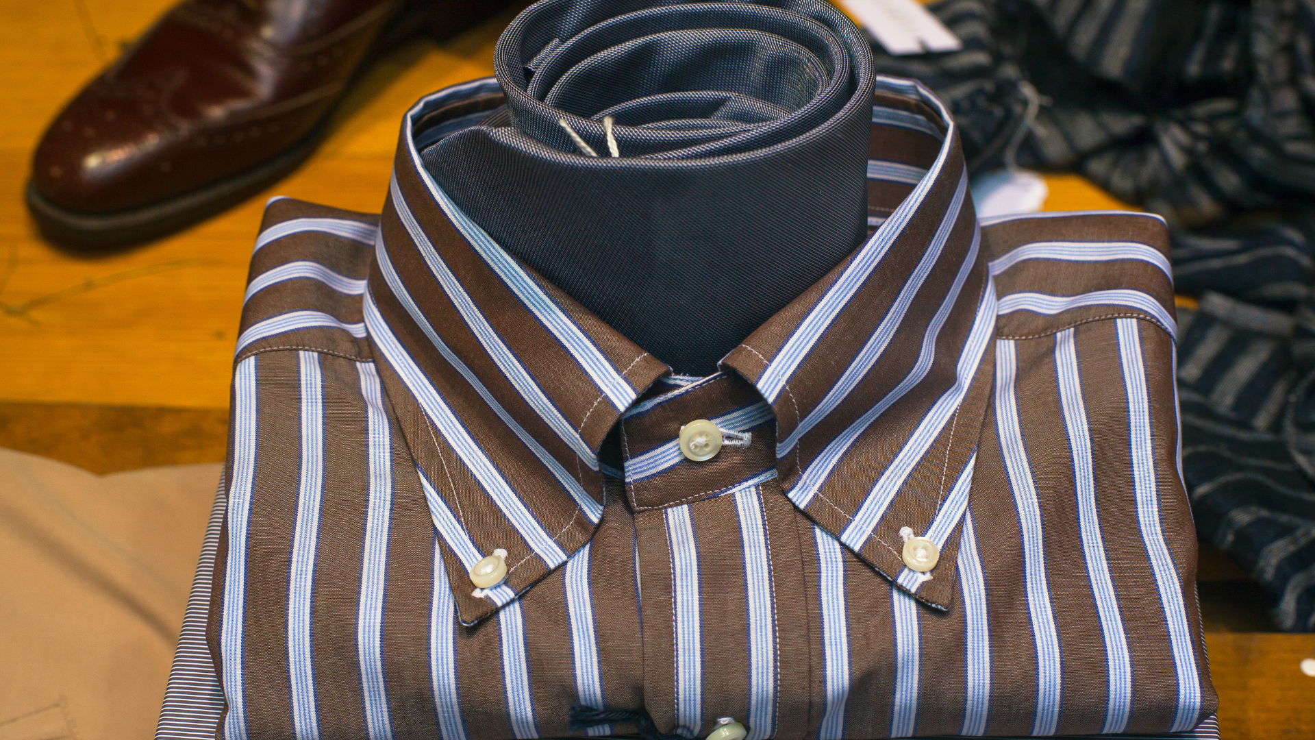 Man wearing tailored shirt